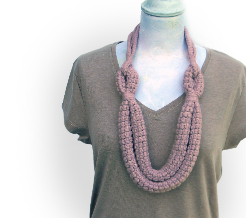 Dusty Pink Crocheted Wool Necklace Aurora - Made To Order